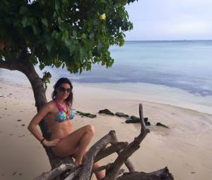 Eve Angeli sexy en maillot de bain en vacances à l'Ile Maurice en février 2016