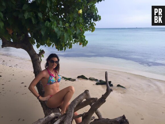 Eve Angeli sexy en maillot de bain en vacances à l'Ile Maurice en février 2016