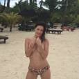 Eve Angeli topless en vacances à l'Ile Maurice en février 2016