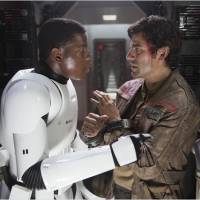 Star Wars 8 : un couple gay dans la suite ? John Boyega et le réalisateur sèment le doute