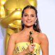 Oscars 2016 : Alicia Vikander gagne le prix de meilleur second rôle