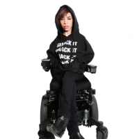 Beyoncé : une mannequin handicapée devient l'égérie de sa collection de produits dérivés