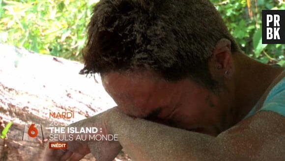 Vince (The Island 2) : pourquoi a-t-il toujours du sable sur le visage ?