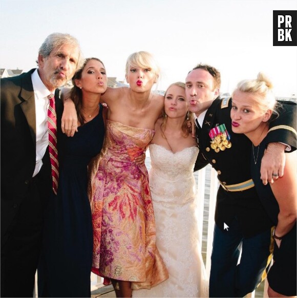 Taylor Swift s'incruste à un mariage : photos délirantes avec des fans
