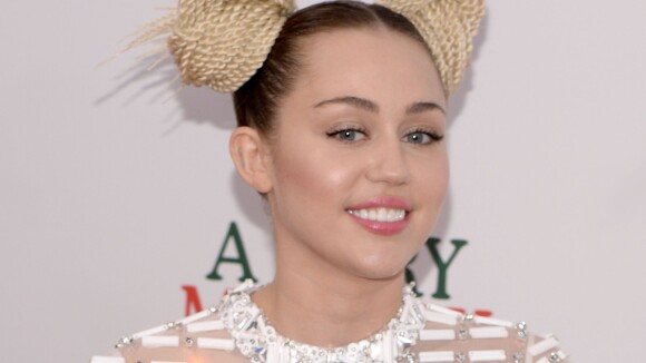 Miley Cyrus dévoile les sms touchants de son père après la fusillade d'Orlando