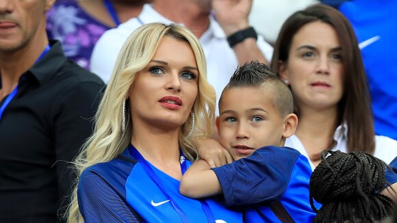 Dimitri Payet en feu sur le terrain : sa femme Ludivine enflamme les tribunes de l'Euro 2016