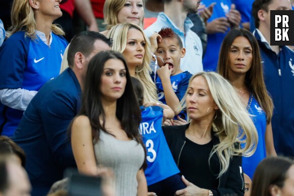 Dimitri Payet : sa femme Ludivine et leur fils Noa au match France-Roumanie le 10 juin 2016
