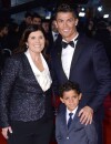 Cristiano Ronaldo entouré de sa mère Maria Dolores dos Santos Aveiro et de son fils Cristiano Jr.