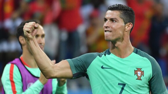 Euro 2016 : "On est dégueulassee", le nouveau chant drôle des supporters portugais 🇵🇹