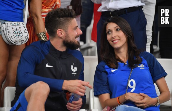 Olivier Giroud retrouve sa femme Jennifer Giroud après le match France-Allemagne