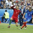 Dimitri Payet et Cristiano Ronaldo pendant le match France-Portugal
