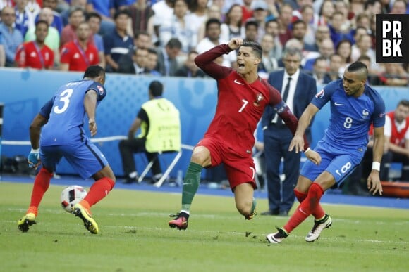 Dimitri Payet et Cristiano Ronaldo pendant le match France-Portugal