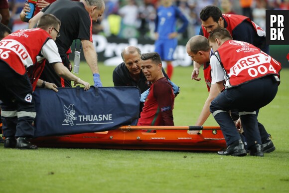 Cristiano Ronaldo après sa blessure dant la finale de l'Euro 2016