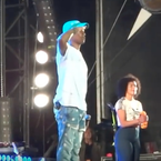 Pharrell Williams reprend la Marseillaise en hommage aux victimes de l'attentat à Nice