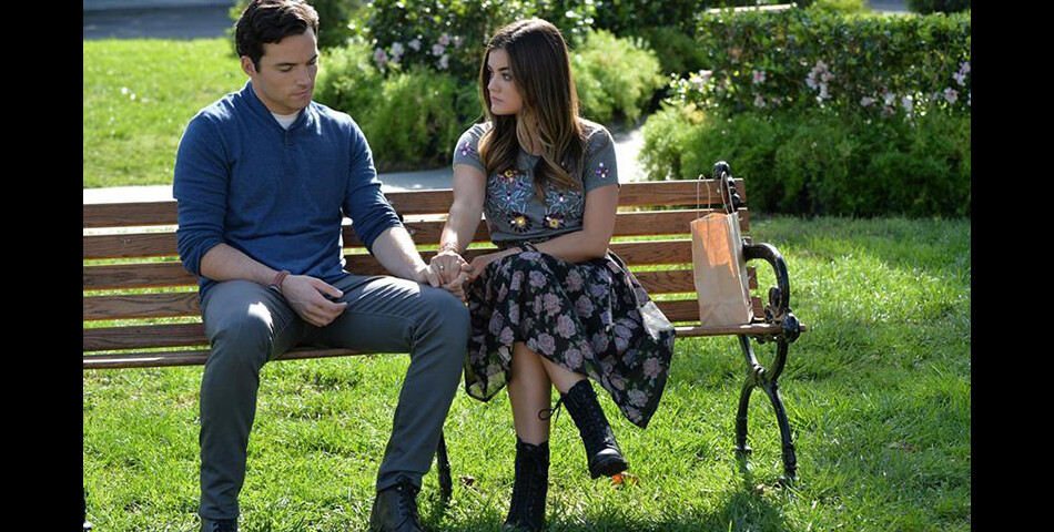 Pretty Little Liars saison 7 : Aria et Ezra bientôt fiancés ?