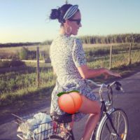 Katy Perry en vacances en France avec Orlando Bloom : elle dévoile fièrement sa culotte  🤗