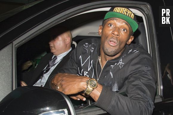 Usain Bolt continuerait de tromper sa copine Kasi. Il a passé la nuit en boîte avec six filles sexy... et il les aurait amené ensuite à son hôtel.