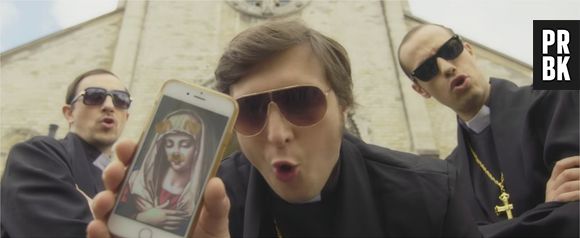 Golden Moustache parodie Maître Gims avec 'Baptisés comme jamais'