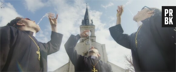 Golden Moustache parodie Maître Gims avec 'Baptisés comme jamais'