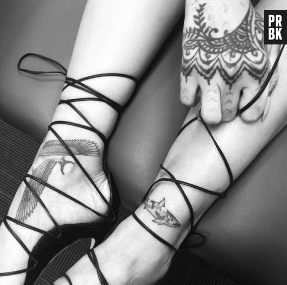 Rihanna et Drake serait en couple : en plus de leurs baisers sur scène, Rihanna se serait fait un tatouage pour Drake.