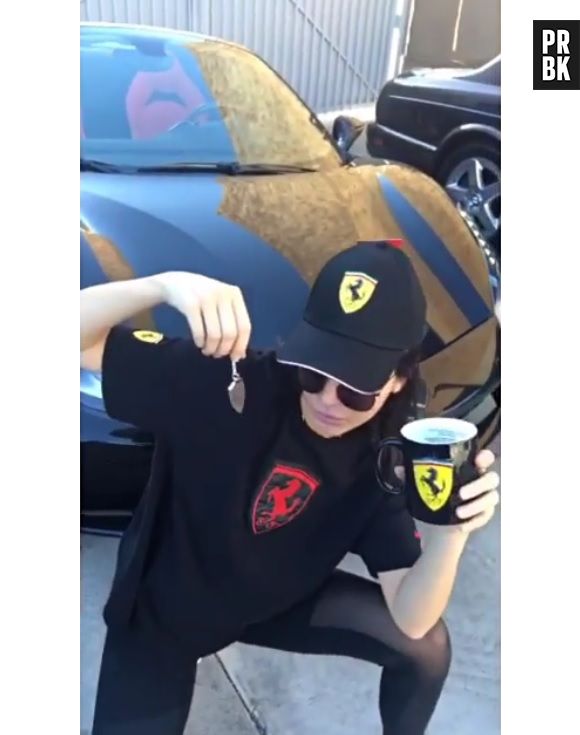 Kylie Jenner et Kendall Jenner se font plaisir et s'achètent deux Ferrari estimées entre 200.000 et 300.000 dollars chacune...
