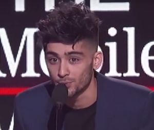 Zayn Malik tacle One Direction en recevant son American Music Award 2016.