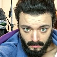 Kev Adams avec les cheveux longs et de la barbe : son changement de look pour un rôle
