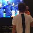 Antoine Griezmann pose avec sa fille Mia devant le match France/Côte d'Ivoire