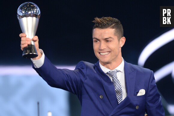 Cristiano Ronaldo a non seulement officialisé avec Georgina Rodriguez, mais a aussi gagné le trophée "The Best" de FIFA.