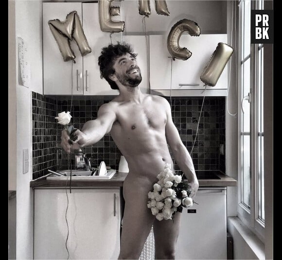 Agustin Galiana (Clem) pose nu (ou presque) sur Instagram pour fêter ses 100 000 abonnés sur Instagram