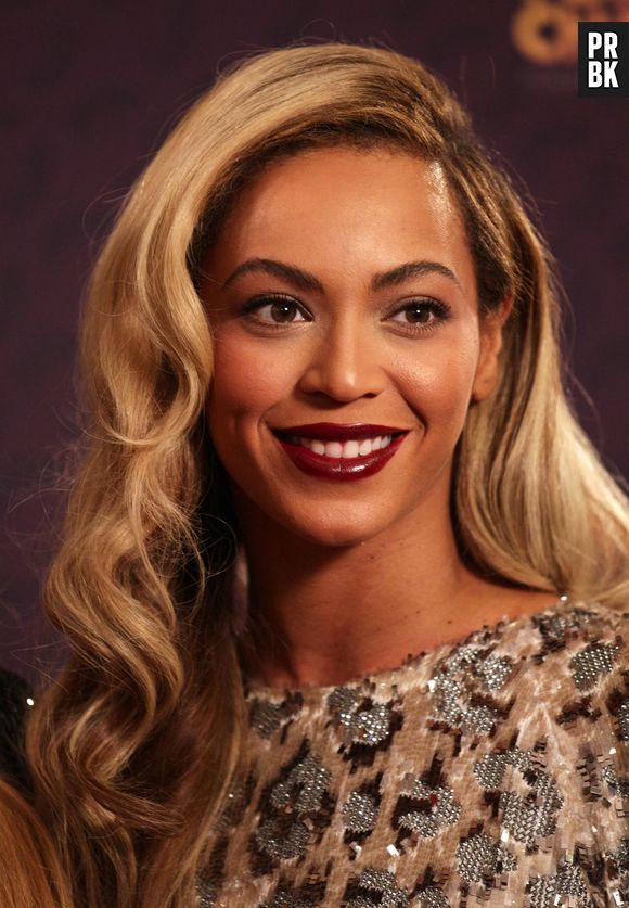 Beyonce enceinte : elle affiche son baby bump aux Grammy Awards 2017