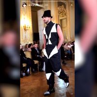 Anthony Alcaraz (Les Anges 9) défile à la Fashion Week de Paris de manière imprévue