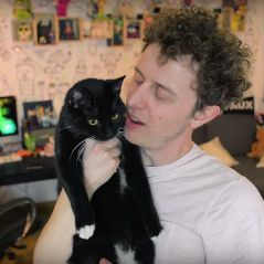Norman : ses tristes révélations sur le passé de son nouveau chat Merlin