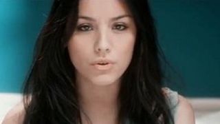 Sarah Riani ... le teaser de son nouveau clip et un LIVE ... Intouchable