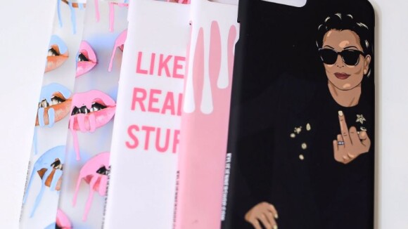 Kylie Jenner dévoile des nouvelles coques pour iPhone drôles et stylées