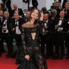 Emily Ratajkowski sexy à Cannes 