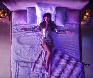 Bruno Mars et Zendaya dans le clip Versace on the Floor