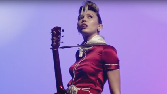 Clip "Younger Now" : Miley Cyrus remonte le temps pour une vidéo rétro