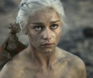 Emilia Clarke (Game of Thrones saison 8) devient blonde, comme Daenerys Targaryen !