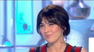 Nolwenn Leroy : Laurent Baffie lui remonte la robe... gros malaise !