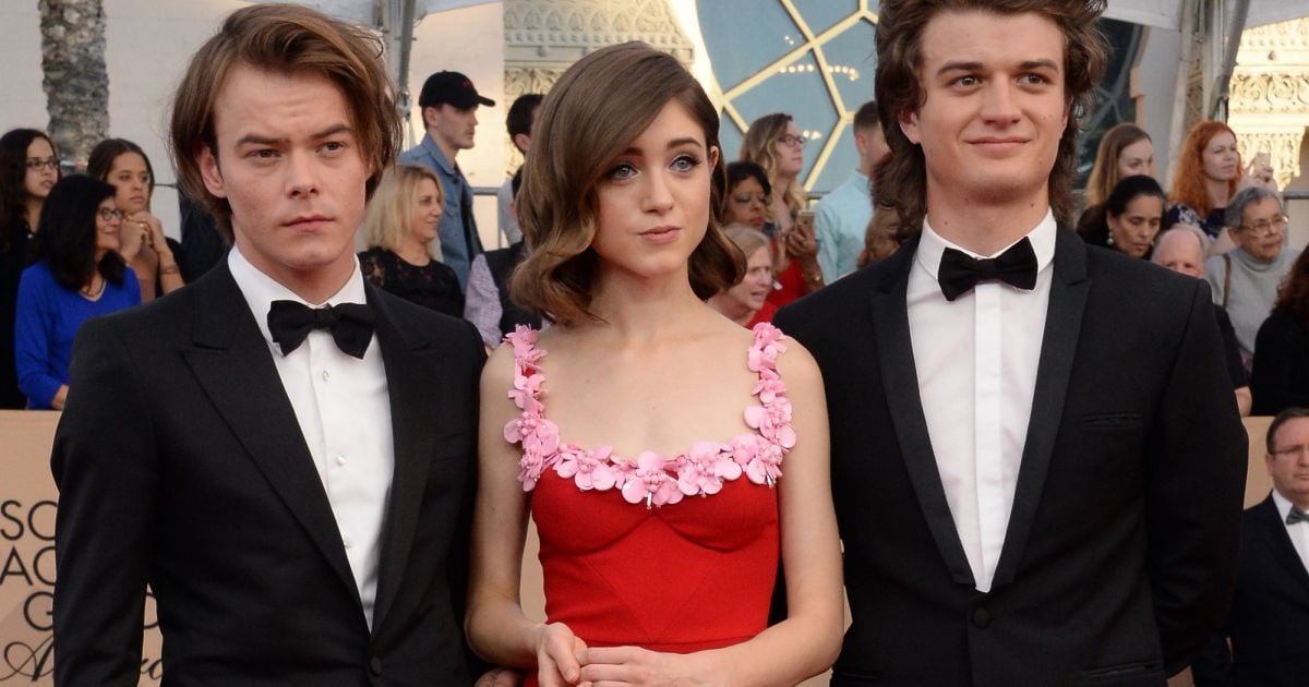 Stranger Things Couple Dans La Vrai Vie Charlie Heaton (Stranger Things) et Natalia Dyer en couple dans la
