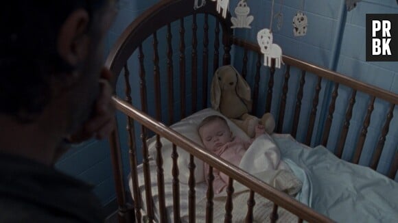 The Walking Dead saison 8 : la peluche apparaît dans le berceau du bébé