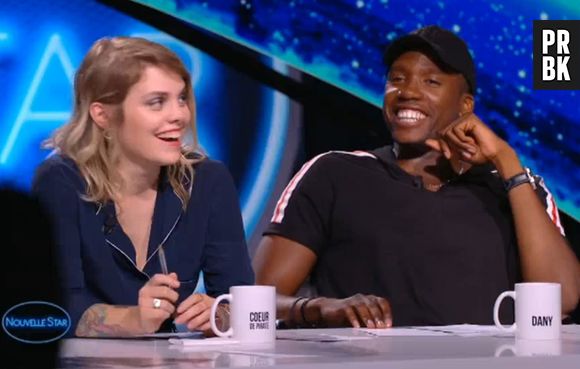 Nouvelle Star : la jurée Nathalie Noennec touche les fesses d'un candidat, les internautes la lynchent !