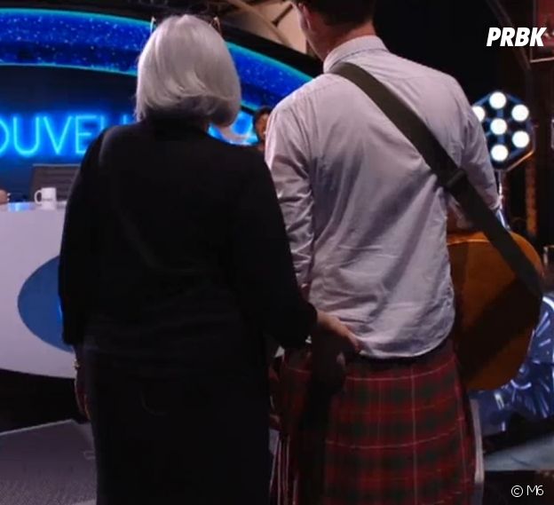 Nouvelle Star : la jurée Nathalie Noennec touche les fesses d'un candidat, les internautes la lynchent !