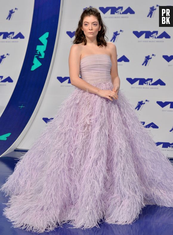 Harry Styles embrasse Lorde : les bisous qui enflamment Twitter !