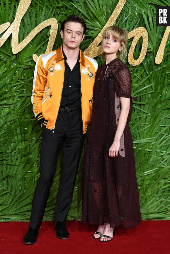 Charlie Heaton et Natalia Dyer en couple : ils officialisent sur le red carpet des Fashion Awards à Londres