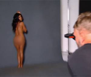 Kourtney Kardashian nue dans L'incroyable famille Kardashian