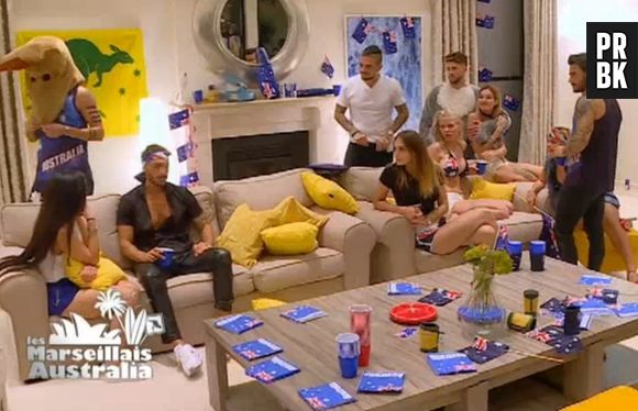 Les Marseillais Australia : Julia aurait un copain à l'extérieur, Cloé balance tout et les candidats ne sont pas contents !