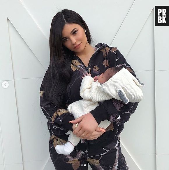Kylie Jenner dévoile le visage de sa fille Stormi en vidéo !