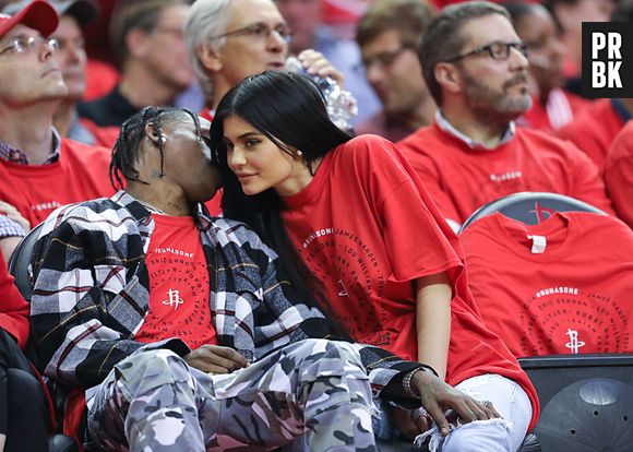Kylie Jenner dévoile le visage de sa fille Stormi en vidéo !